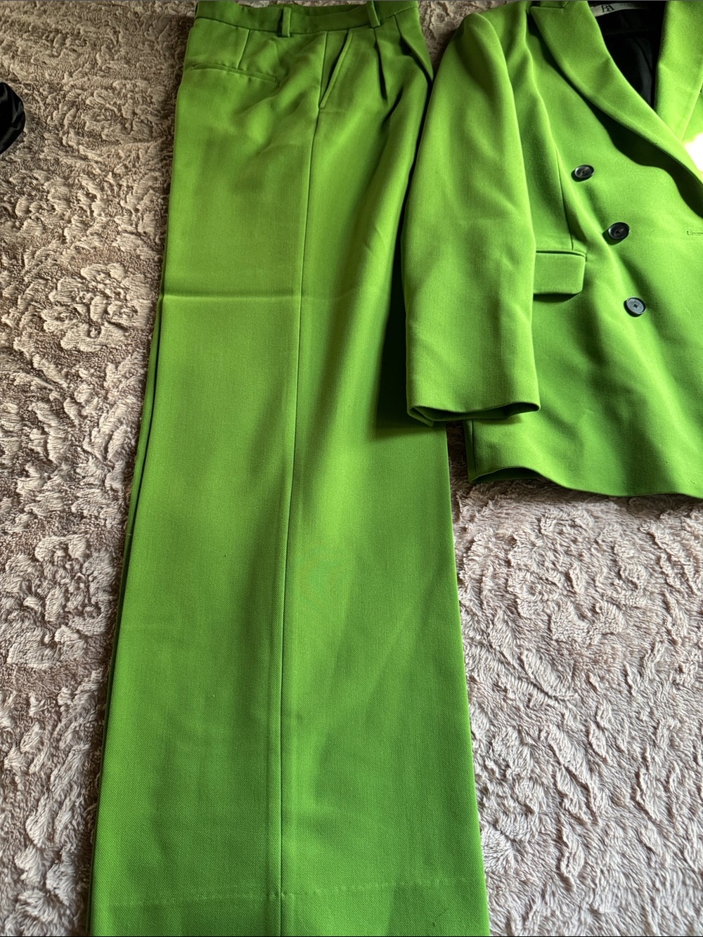 Zara women’s Double-Breasted Suit in Lime Green - Picture 2 of 12